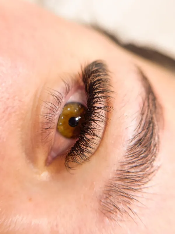 Volume Brasileiro - Extensão de Cílios em Gravataí